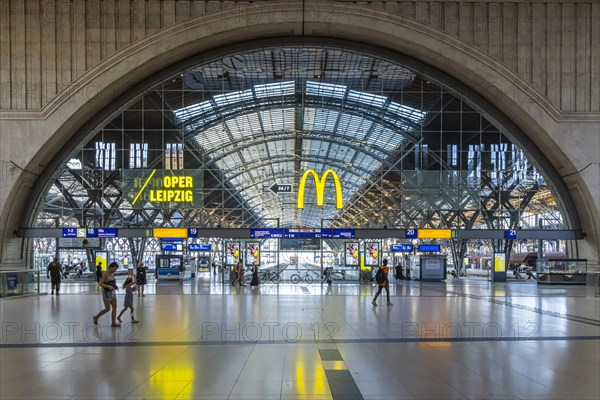 Promenades in the station building of Leipzig Central Station. Over 140 shops