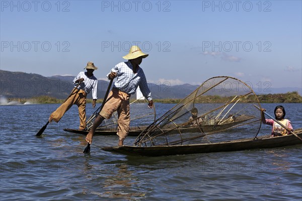 Leg rowers on Inle Lake