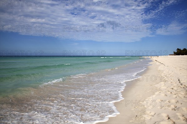 Azure blue water of Atlantic Ocean and tropical beach at the seaside resort Varadero