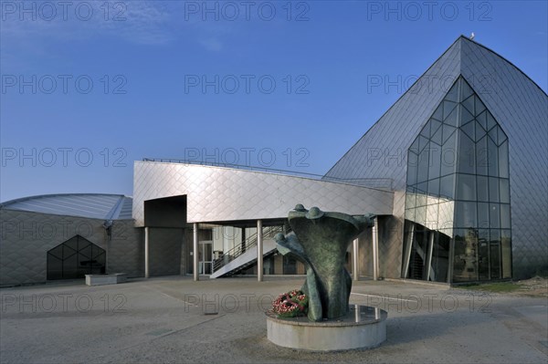 Statue in front of the Juno Beach Centre at Courseulles-sur-Mer