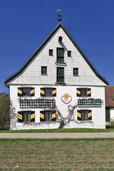 Facade of the former Remontegut Zellhof