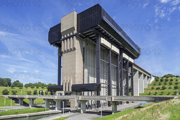 Strepy-Thieu boat lift