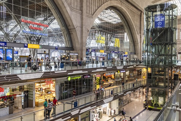 Promenades in the station building of Leipzig Central Station. Over 140 shops