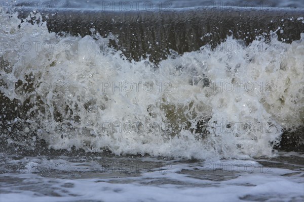 Breaking waves on the island of Minsener Oog