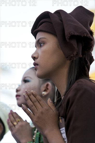 Young woman praying