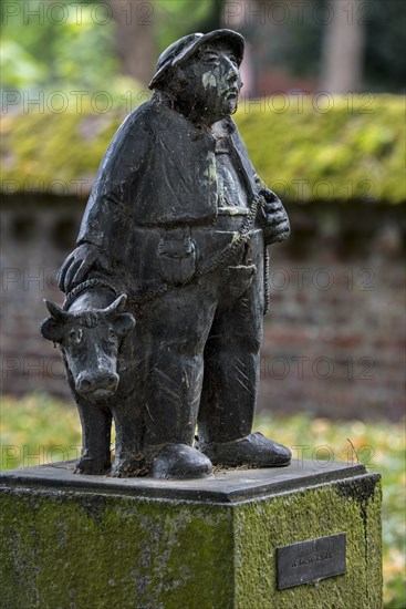 Sculpture group De Driekantige Boeren van Olen