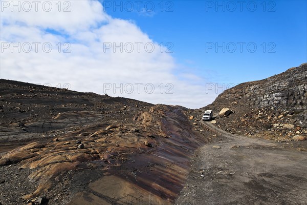 Vehicle on the way to the Upsala Glacier