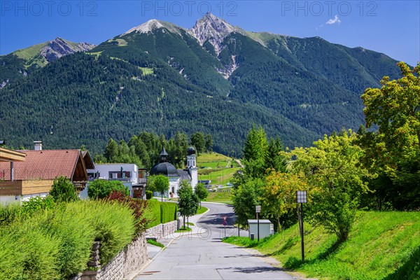 View of the village on the high plateau with Seekirchl and Reither Spitze 2374m