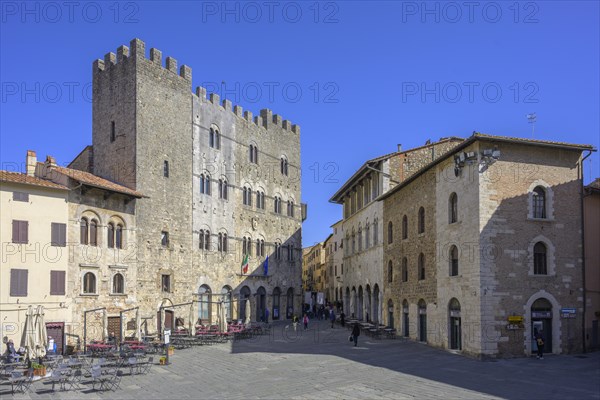 Piazza Giuseppe Garibaldi in front of the cathedral