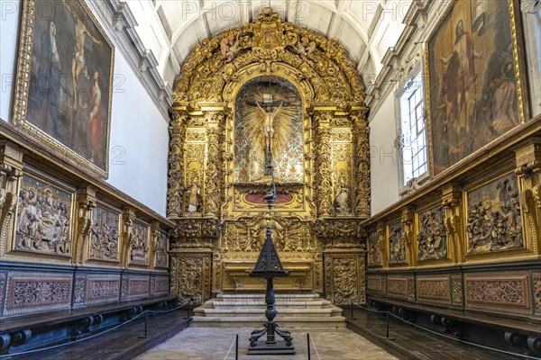 Altar in the Se do Porto Cathedral