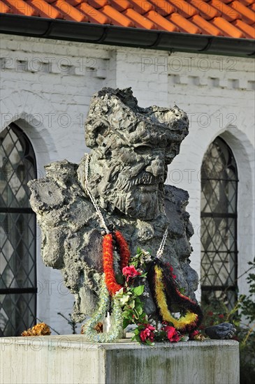 Statue at birthplace in Tremelo