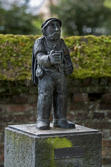 Sculpture group De Driekantige Boeren van Olen