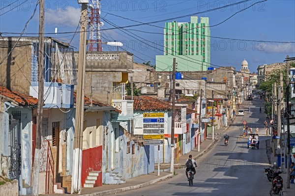 Street scene in the city Santa Clara