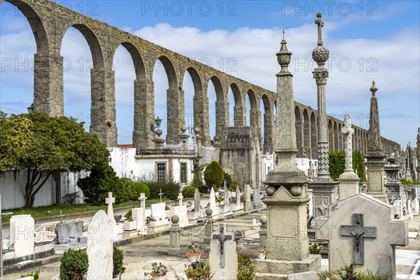 Aqueduct and cemetery in Vila do Conde
