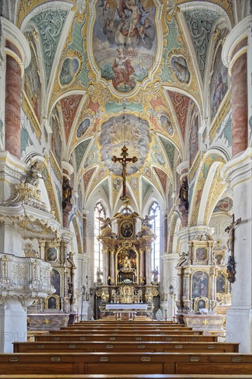 Nave with pulpit