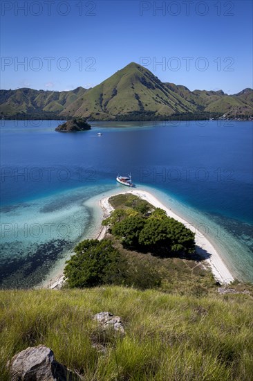 Small boat on the beach