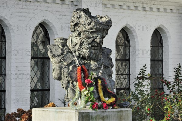 Statue at birthplace in Tremelo