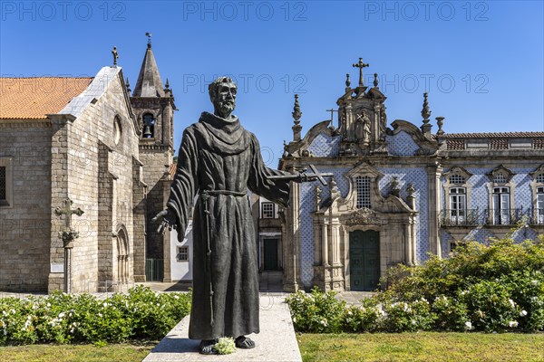 Statue of St. Francis in front of the church Igreja de Sao Francisco