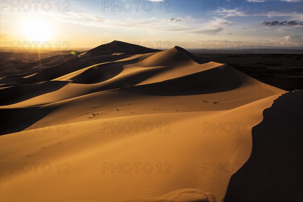 Hongor Dunes