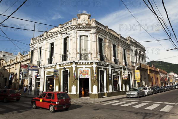 Corner house at street crossing