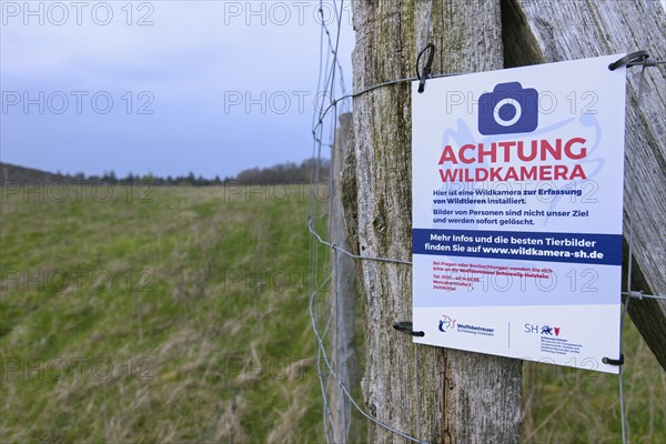 German sign for camera trap along wildlife bridge