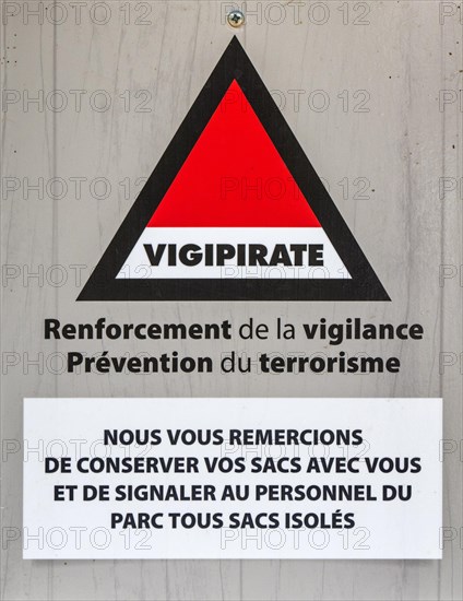 French Vigiparate sign preventing terrorism advising not to leave bags and rucksacks