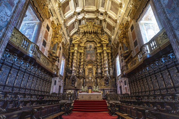 Altar and choir of the Se do Porto Cathedral