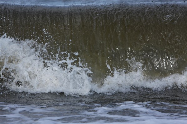 Breaking waves on the island of Minsener Oog