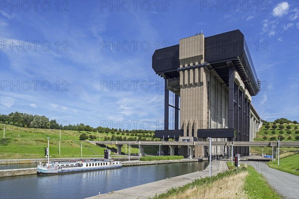 Strepy-Thieu boat lift