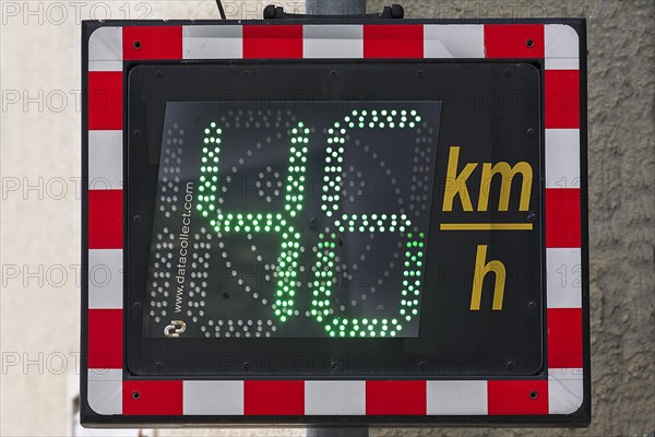 Speed indicator on a road