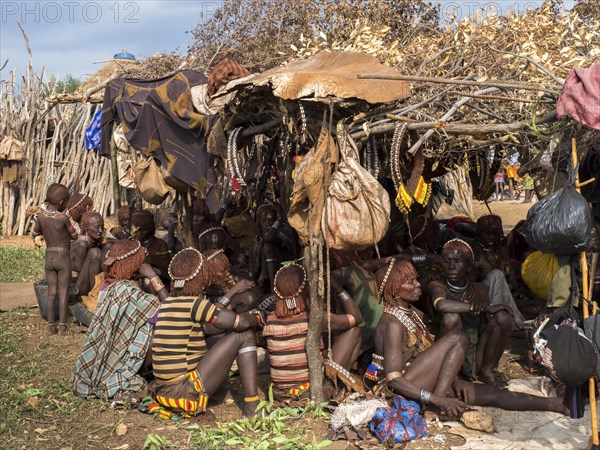 Men and woman of the Hamar tribe