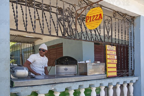 Pizzeria selling peso pizza in Niquero