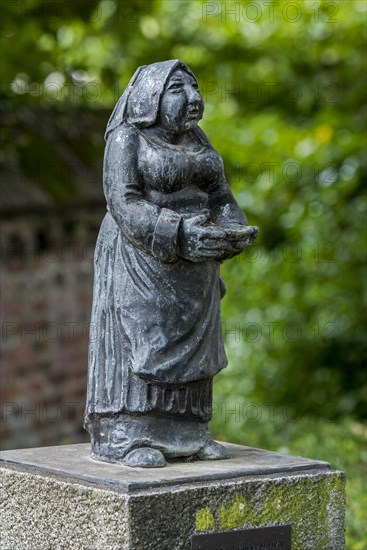 Sculpture group De Driekantige Boeren van Olen