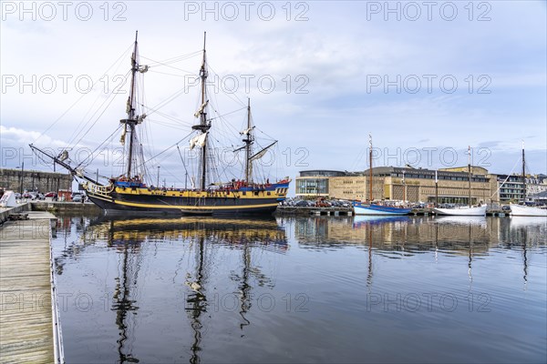 Three-master Etoile du Roy in the harbour of Saint Malo