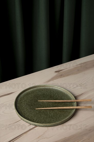 High angle chopsticks plate