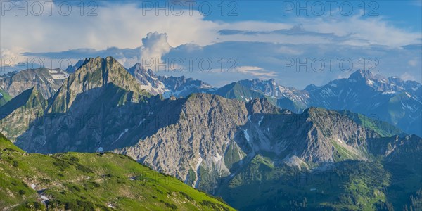 Mountain panorama from Zeigersattel to Hoefats 2259m