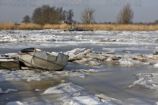 Ice conditions on the Weser after the shutdown of the Unterweser nuclear power plant