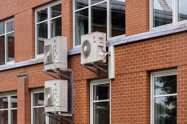 Clinker facade with air conditioning