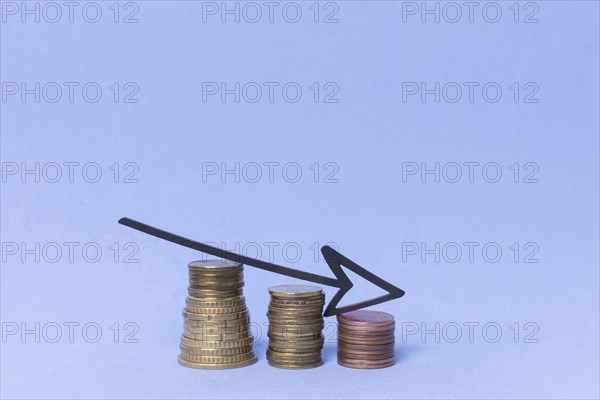Decreasing piles coin money with arrow