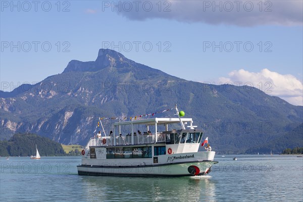 Excursion boat on Mondsee with Schafberg