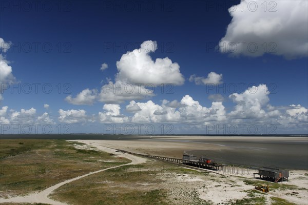 View of the working platform from the radar tower on the island of Minsener Oog