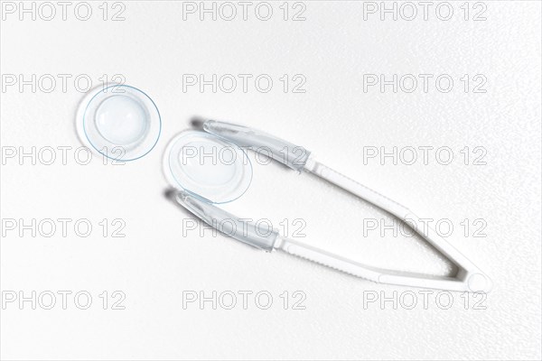 Top view transparent contact lenses with tweezers