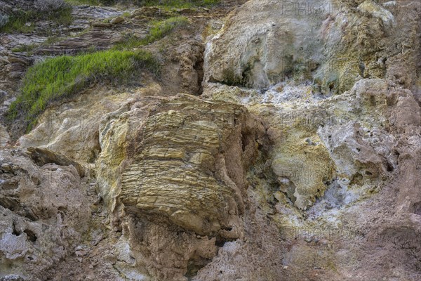 Colourful sinter deposits