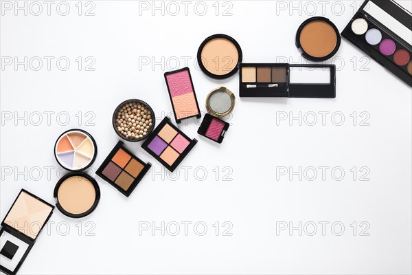 Eye shadows with facial powders table