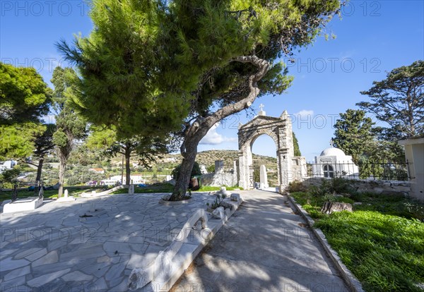 Entrance to the cemetery of Lefkes