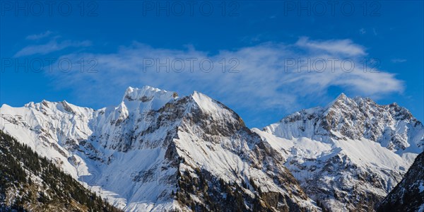 Mountain panorama in winter from Untere Lugenalpe