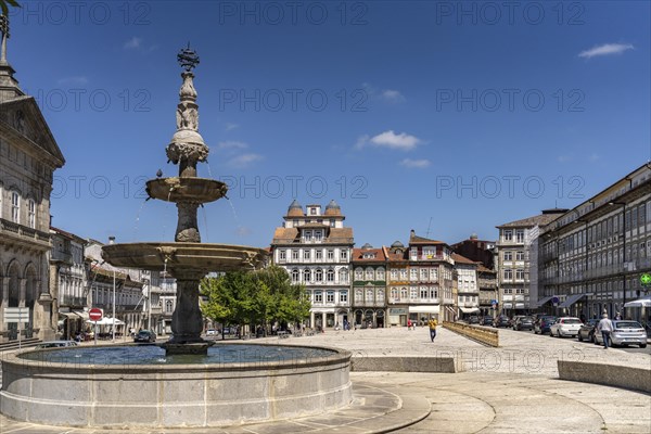 Fountain in the square Largo do Toural