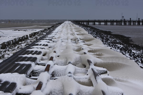 Snowed-in tracks on the island of Minsener Oog