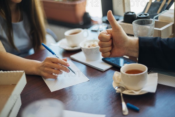 People brainstorming drinking tea cafe