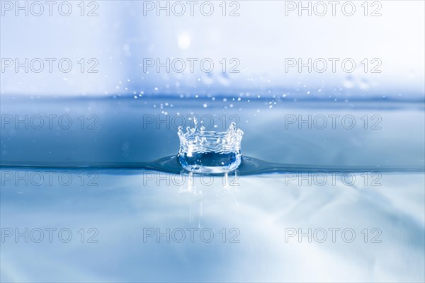 Liquid surface with splashes